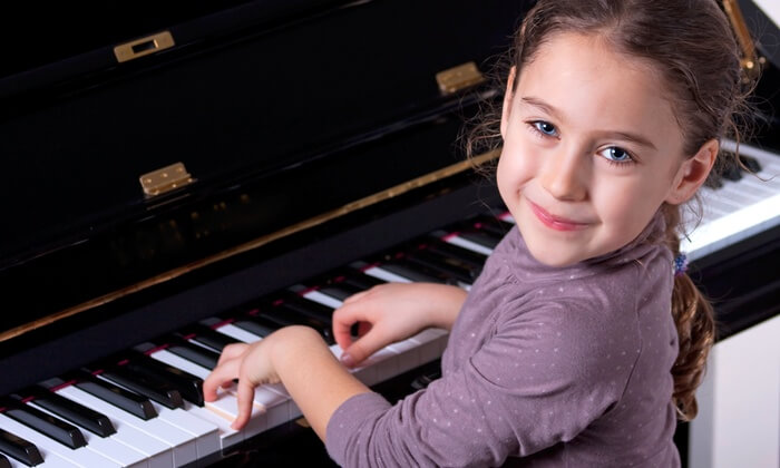 piano lessons little girl